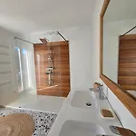 Magnifique Familiale, 5 Chambres, Piscine & Parking