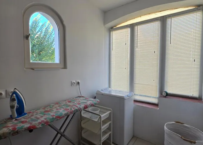 Magnifique Familiale, 5 Chambres, Piscine & Parking *